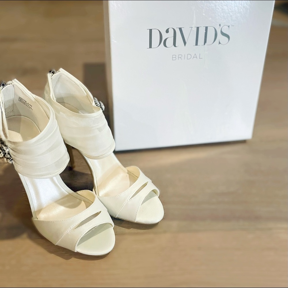 DAVIDS BRIDAL NEVER WORN BEAUTIFUL HEELS!